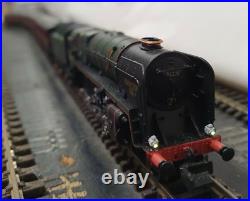 2s-013-010 9f 92220 DCC Sound N Gauge Evening Star & 4 Gresley Maroon Coaches