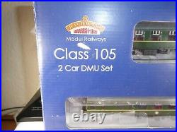 Bachmann 00 Gauge Class 105 Cravens Diesel M. Unit. 2-Car BR Green 31-326A