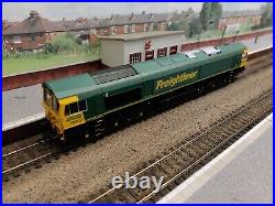 Bachmann 32-726 Class 66 66610 Freightliner Green Livery 00 gauge Correct Box