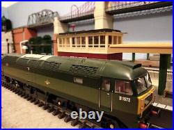 Bachmann 32 -804. Class 47. D 1572. Two tone green excellent condition