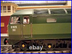 Bachmann 32 -804. Class 47. D 1572. Two tone green excellent condition
