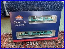 Bachmann 32-935 Class 150/2 2 Car DMU Arriva Trains Wales 00 Gauge
