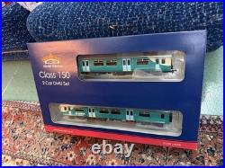 Bachmann 32-935 Class 150/2 2 Car DMU Arriva Trains Wales 00 Gauge