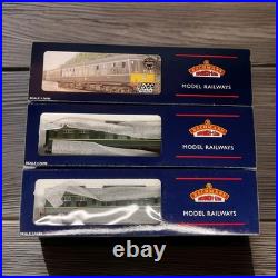 Boxed Bachmann DCC 32-911 Class 108 + Lights 3-Car DMU BR Green Yellow Panel OO