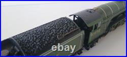 Hornby OO LNER 4-6-2 Class A1'Flying Scotsman' DCC Sound Lightly Weathered U/B