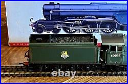 Hornby R2341 BR Class A3 4-6-2 60035'WINDSOR LAD' in early green DCC Fitted