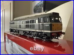 Hornby R2572 BR Green Class 31 D5640 Half Yellow Panels DCC Fitted