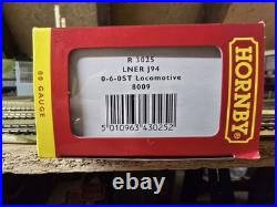 Hornby R3025 Steam Locomotive, OO Gauge 0-6-0 Class J94 LNER, Black (DCC Sound)