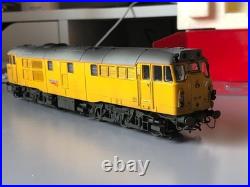 Hornby R3044X Class 31 233 Network Rail Yellow DCC Sound Fitted Pro Weathered
